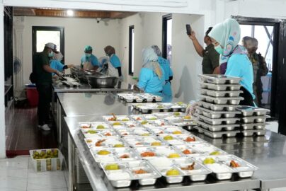 dapur masak makan siang gratis