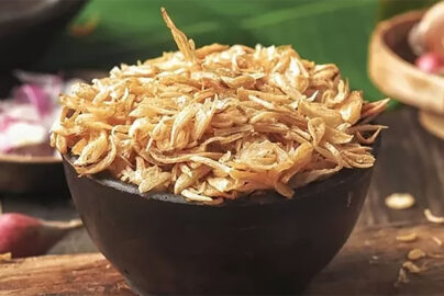 Mulai bisnis bawang goreng rumahan dengan modal kecil dan hasil renyah lezat, cocok untuk peluang usaha menguntungkan.