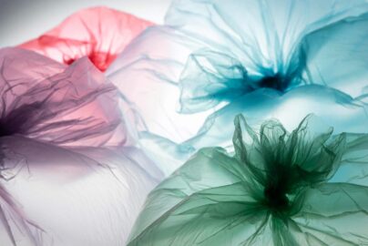 mengolah botol plastik jadi biji