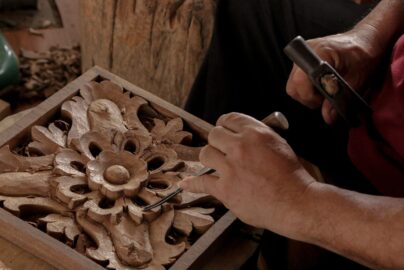 usaha ukiran kayu profesional