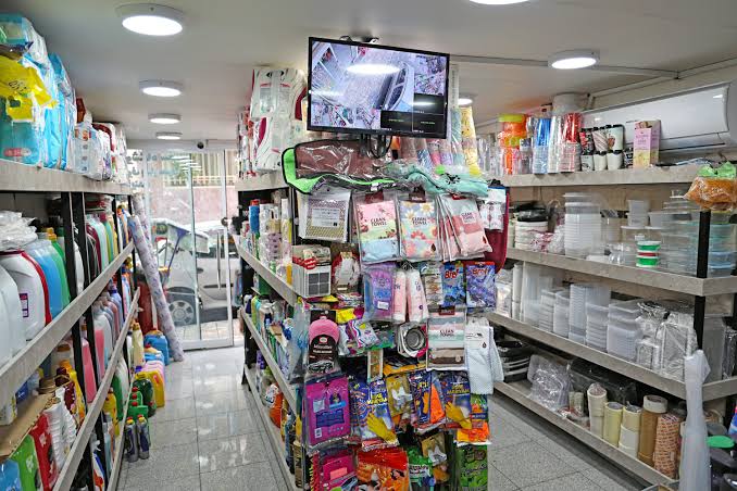 cara memantau barang masuk dan mencatat stok toko